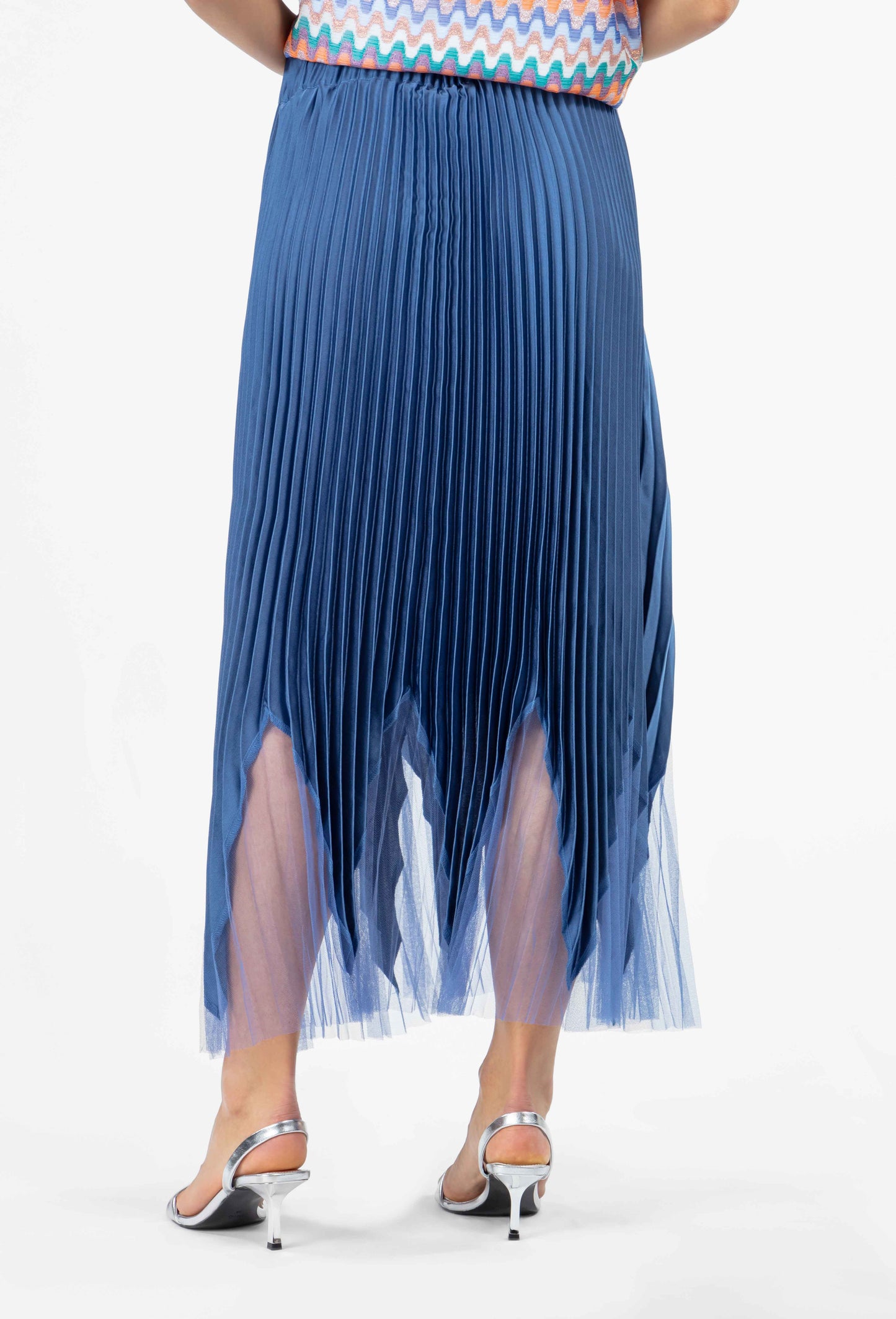 Jupe midi plissée Georgia en crêpe bleu satiné 4