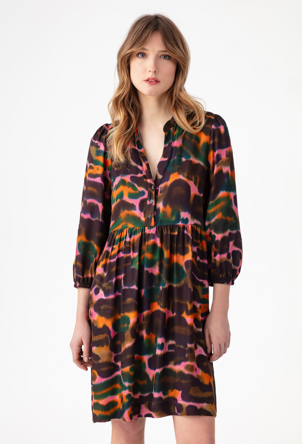 Robe courte Elyah à imprimé coloré 1