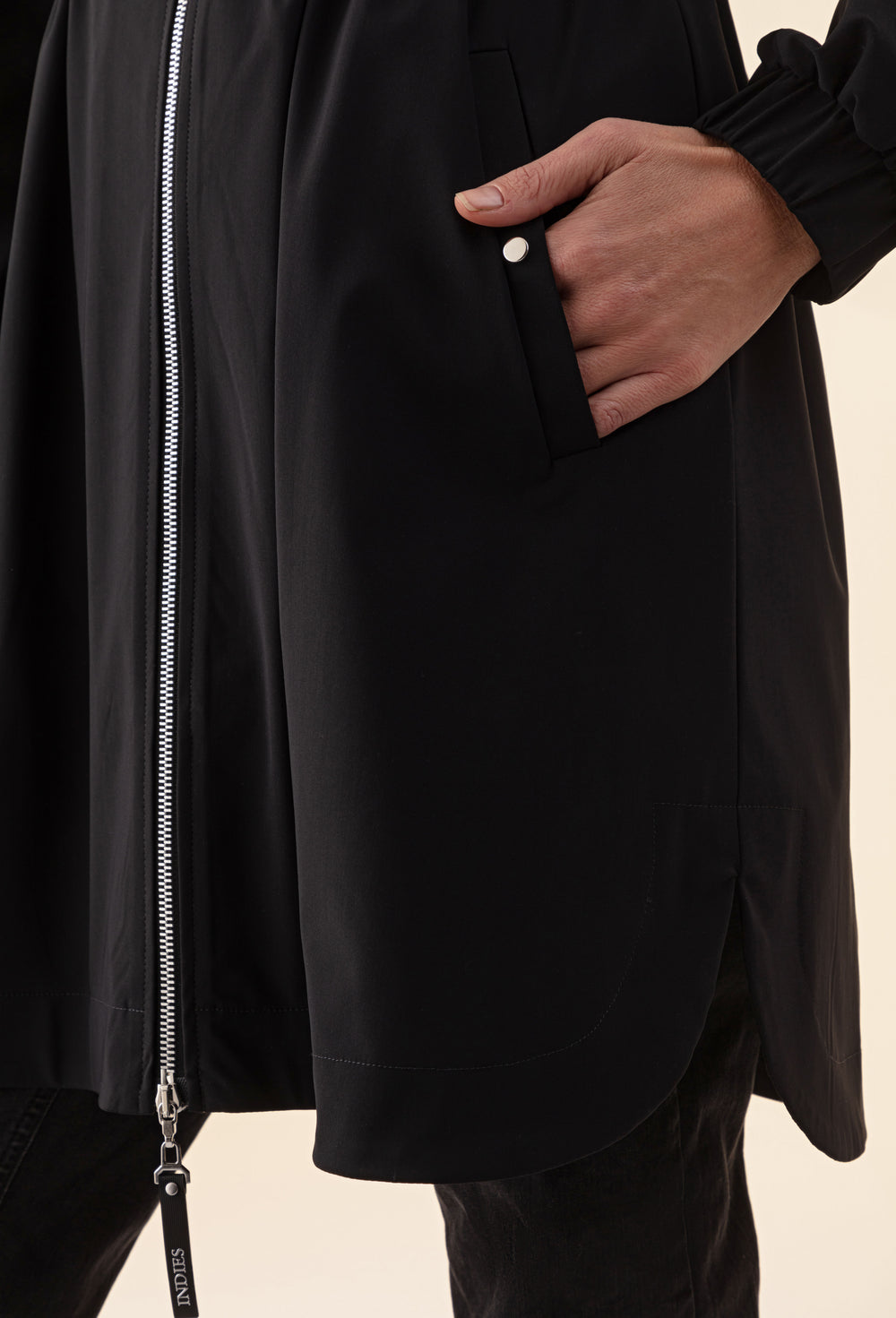 Manteau Utica noir en jersey technique 4