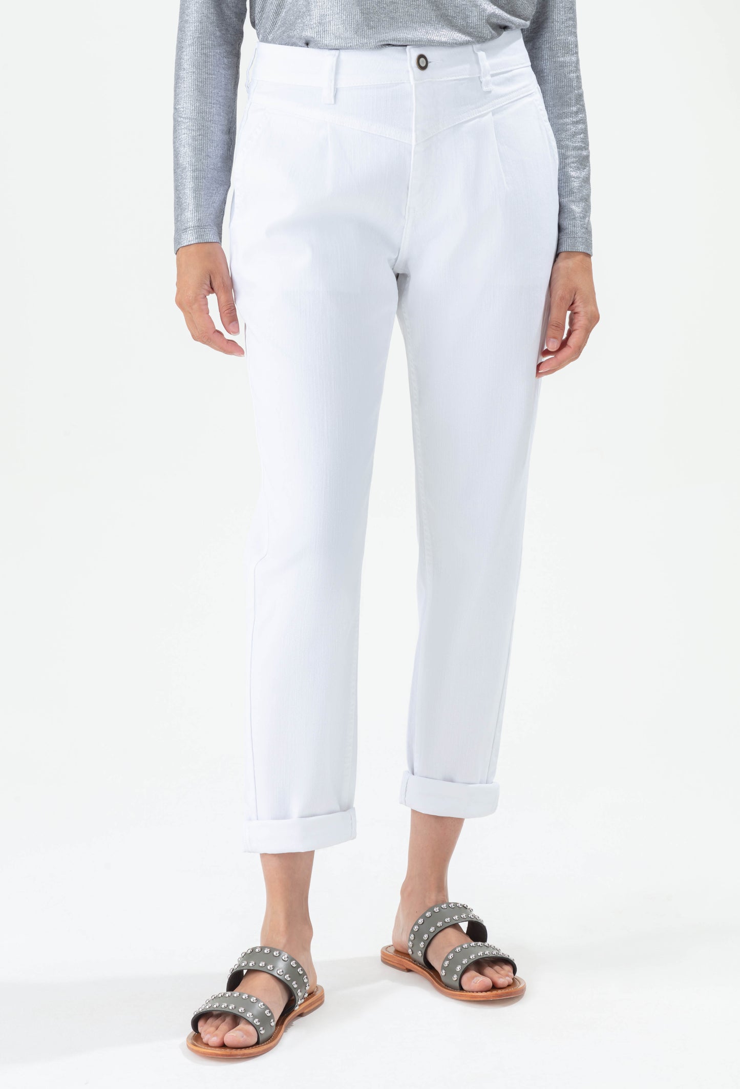 Jean Naomi blanc coupe chino 2