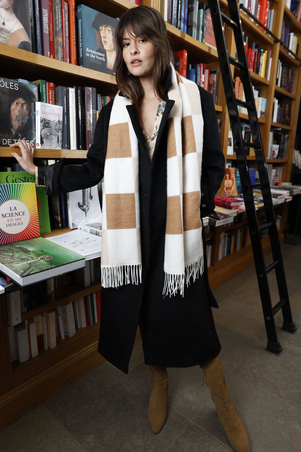 Echarpe Vanessa bi colore beige et blanc 1