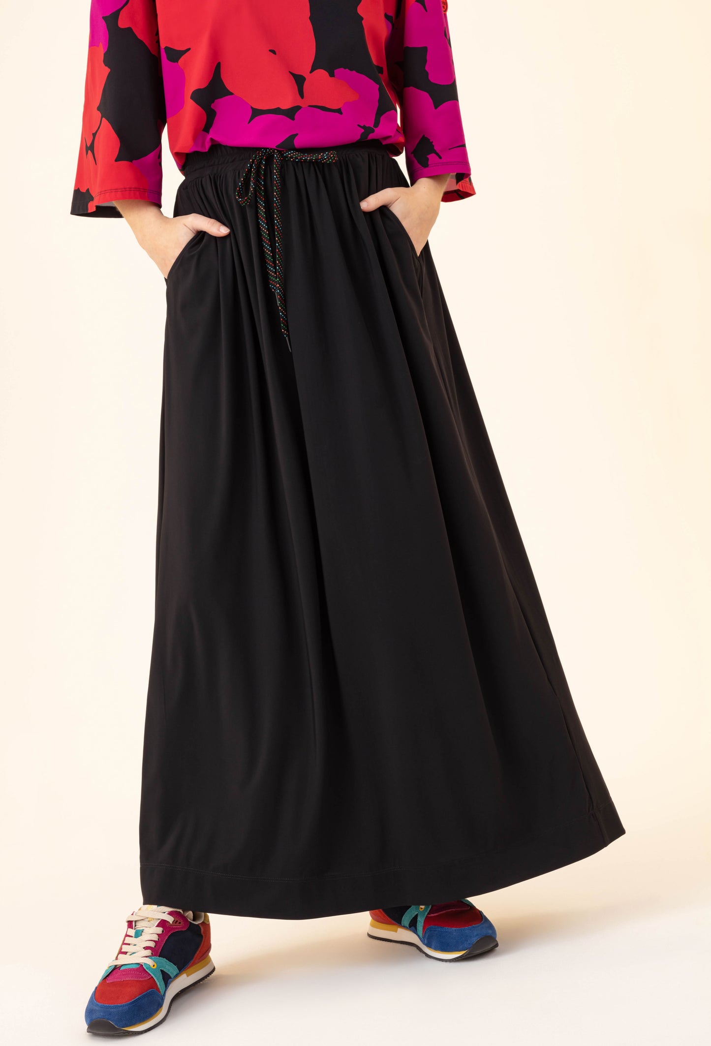 Jupe Siegrid en jersey technique noire 2