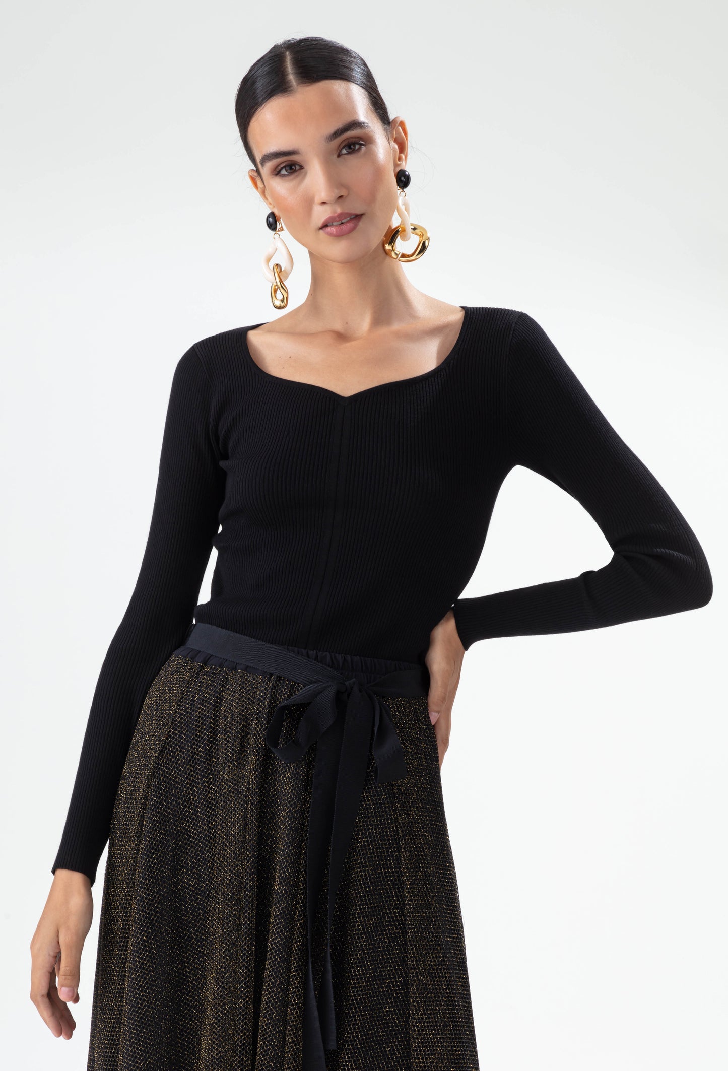 Pull Fusion en maille noir encolure coeur 1