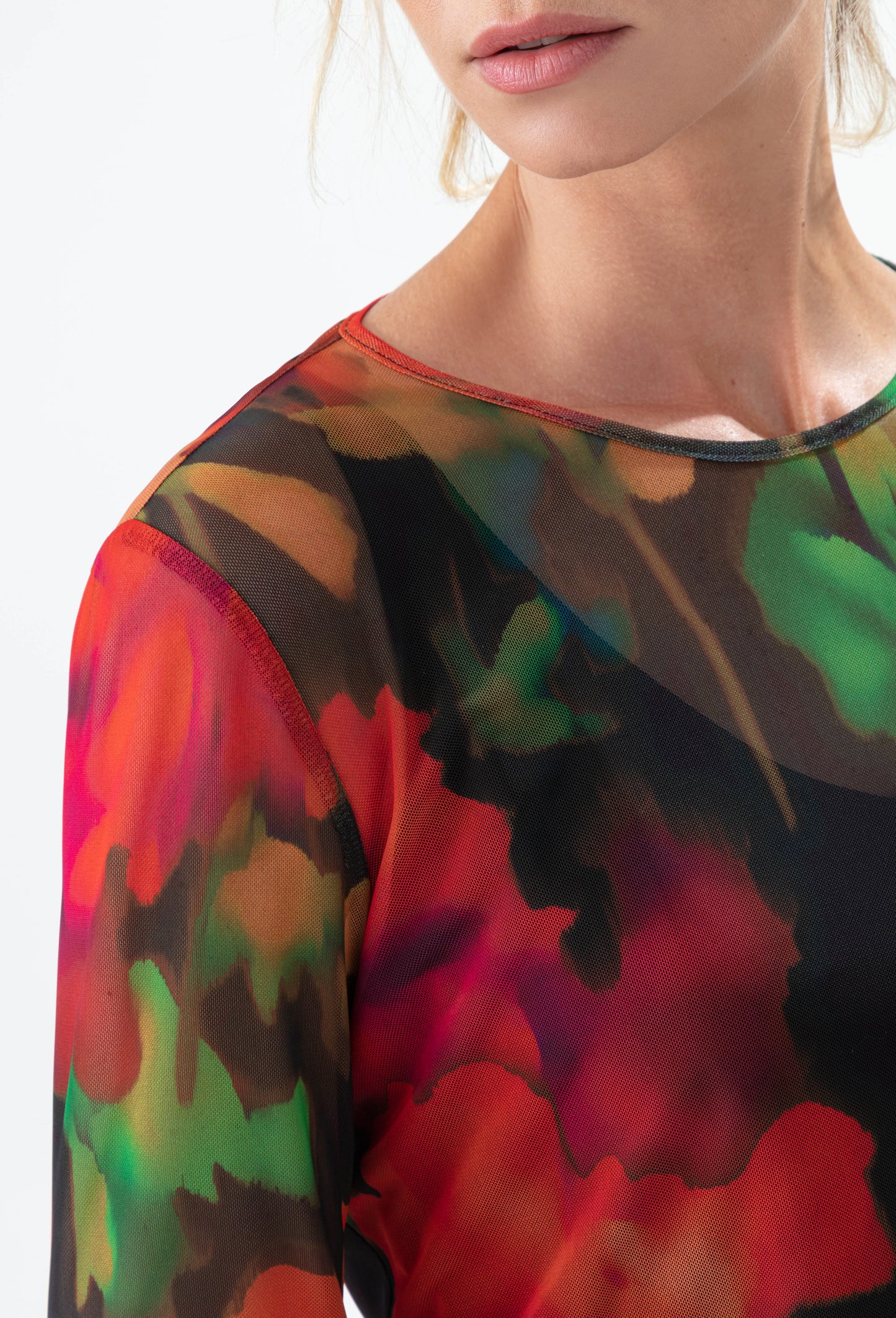 Tee-shirt Sandra en résille stretch imprimé black flowers 2