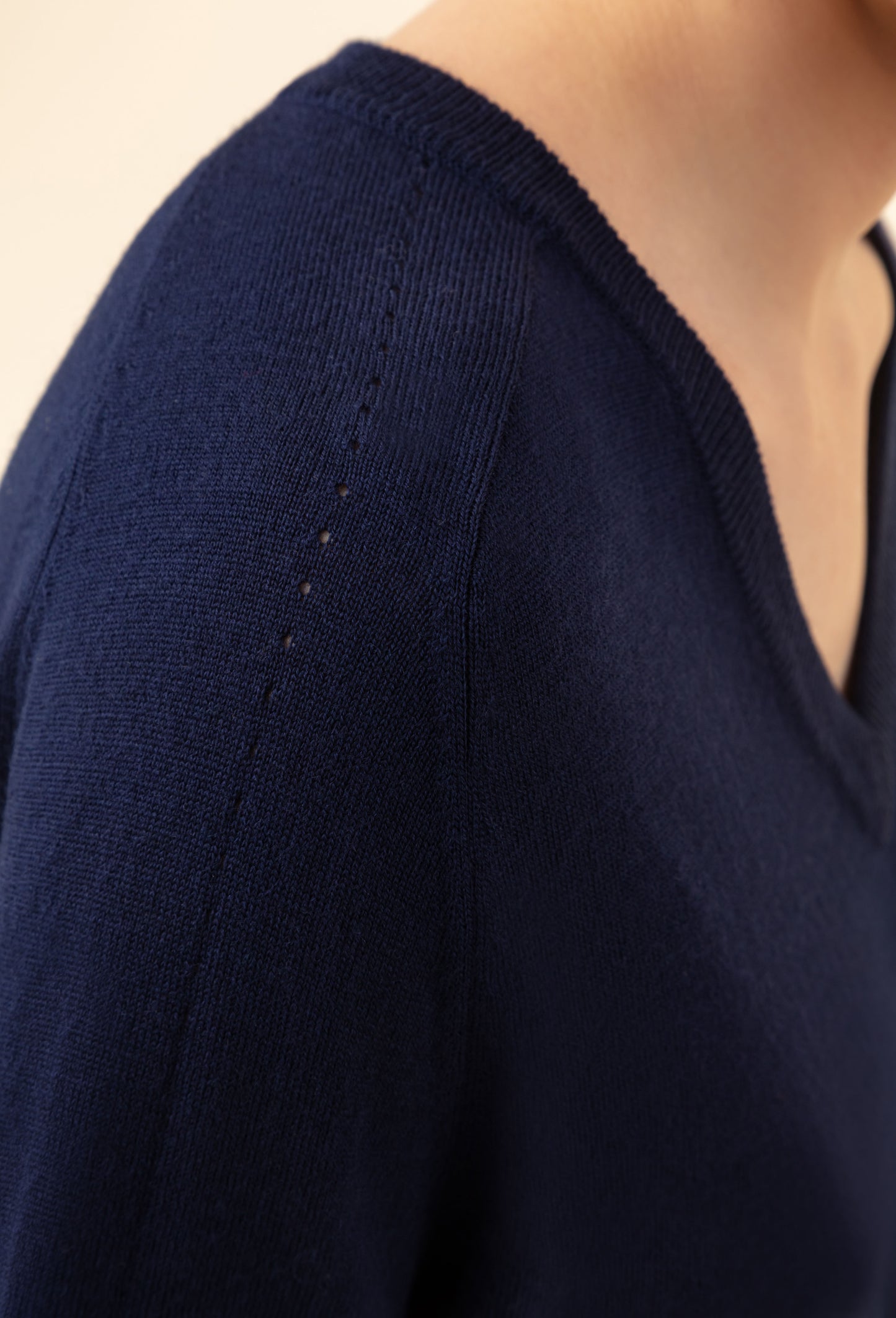 Pull col V Yanis marine 50% laine 3