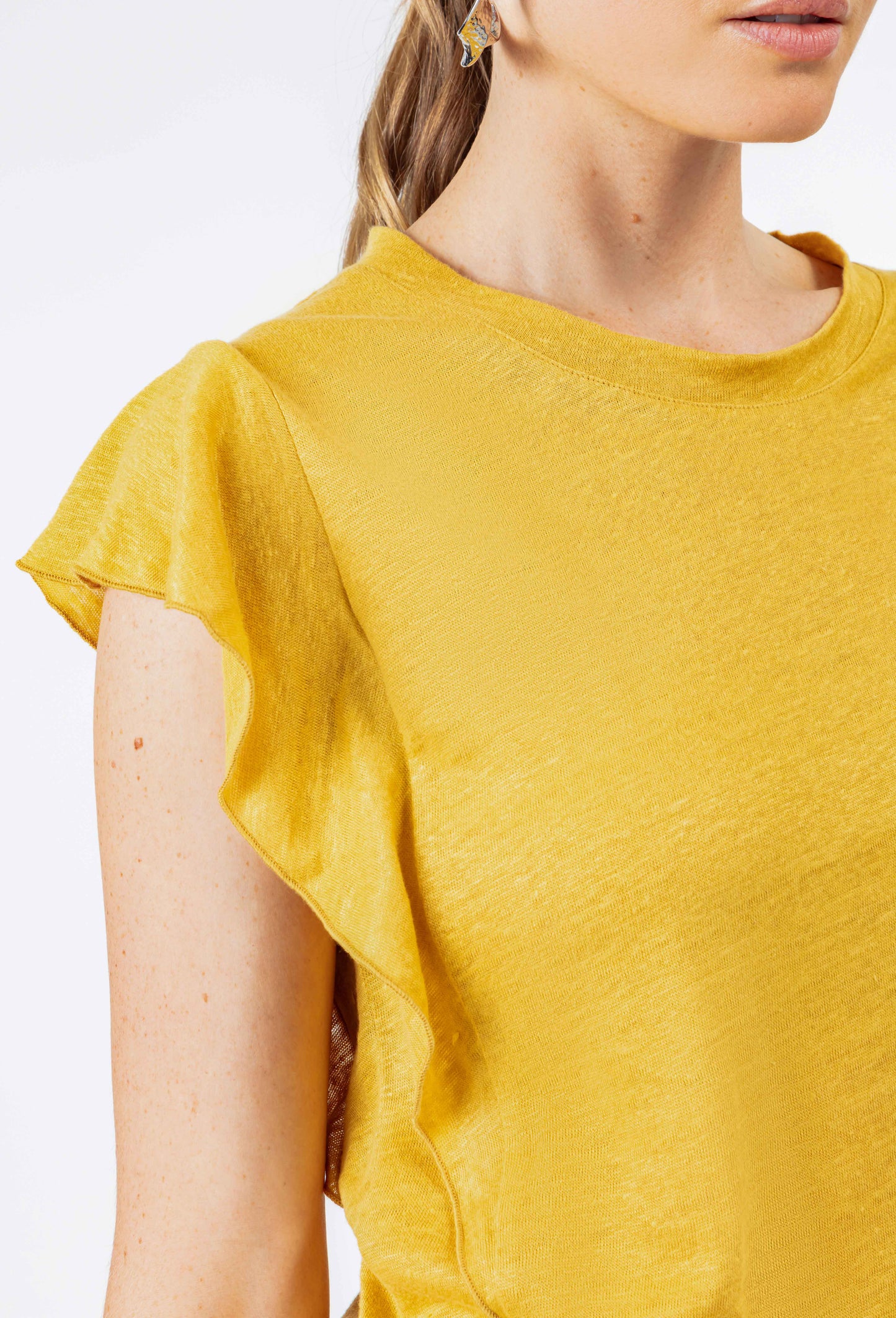 T-shirt Veda en lin ocre 2