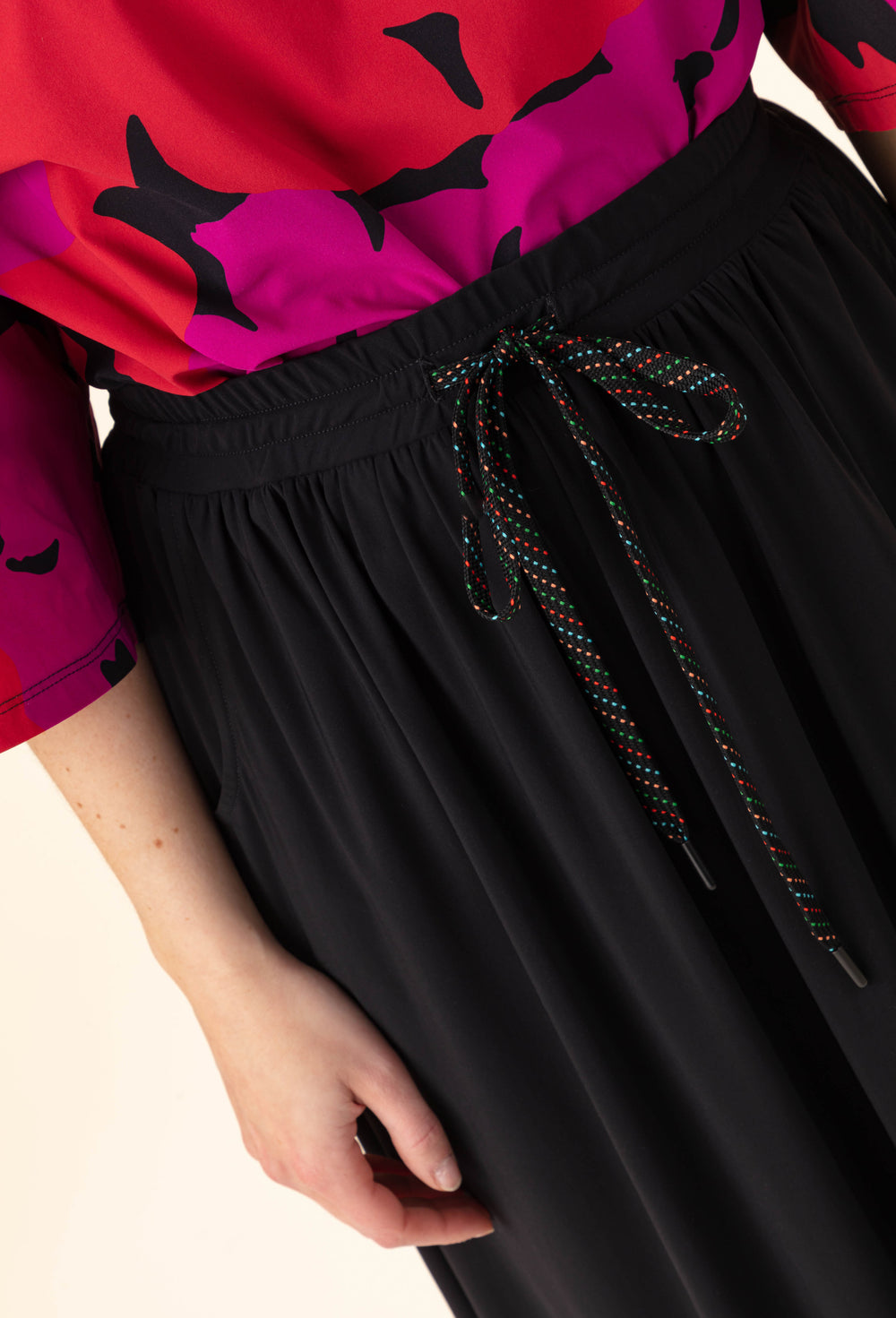 Jupe Siegrid en jersey technique noire 4