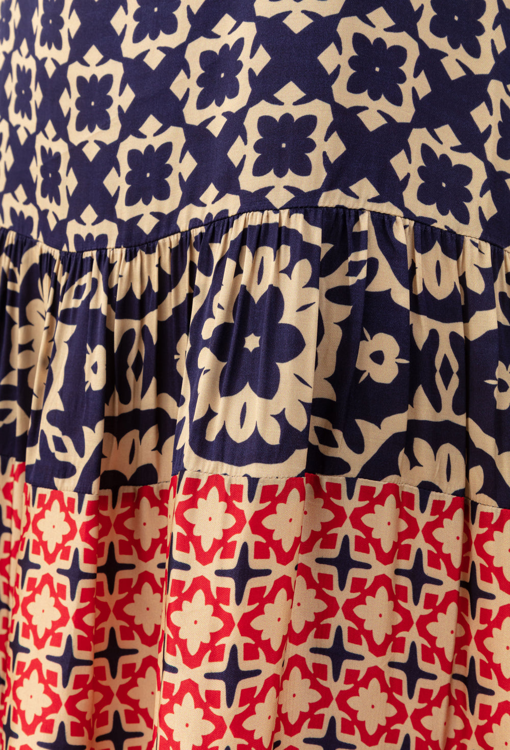 Robe Arol satinée imprimé graphique 4