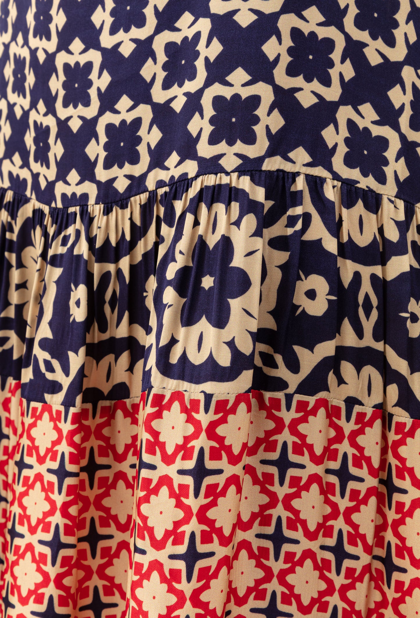 Robe Arol satinée imprimé graphique 4