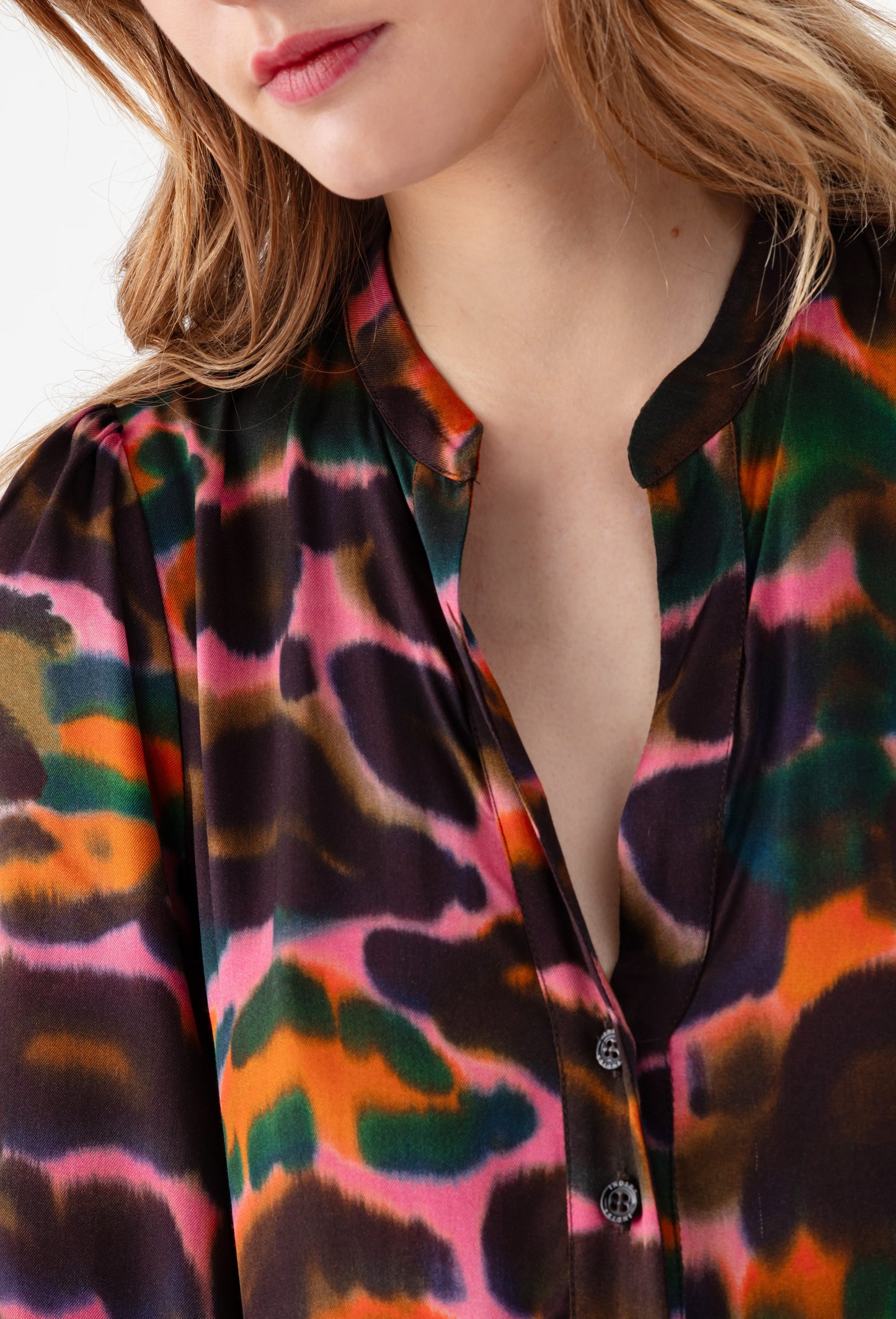Robe courte Elyah à imprimé coloré 3