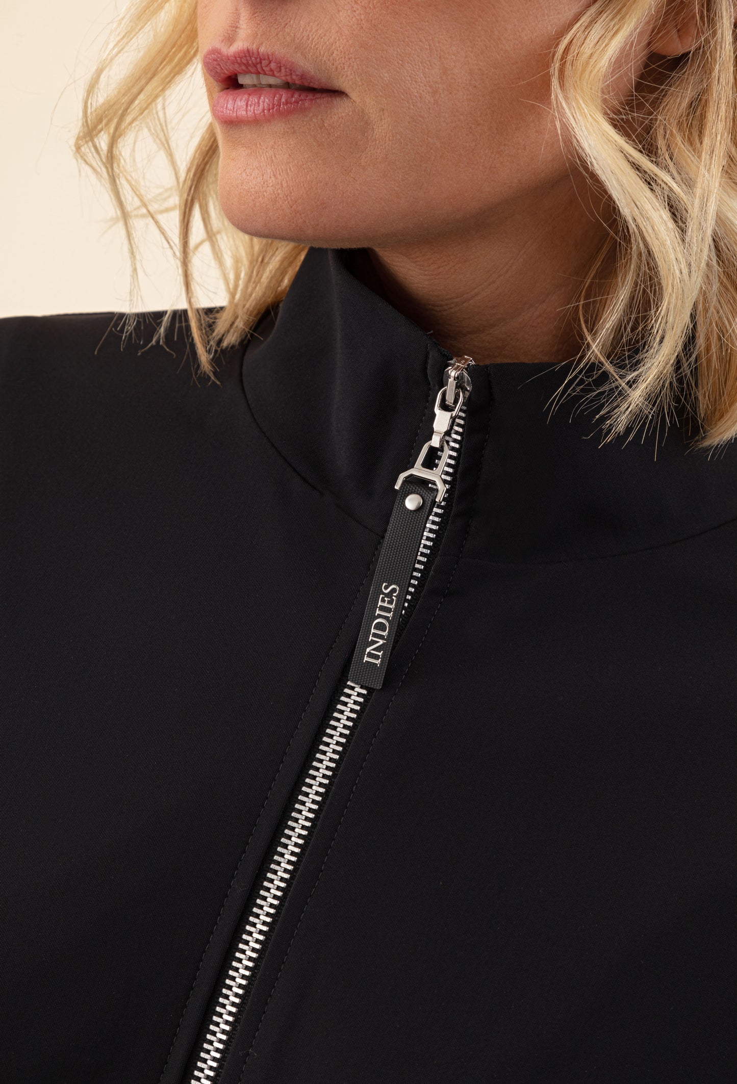 Manteau Utica noir en jersey technique 3