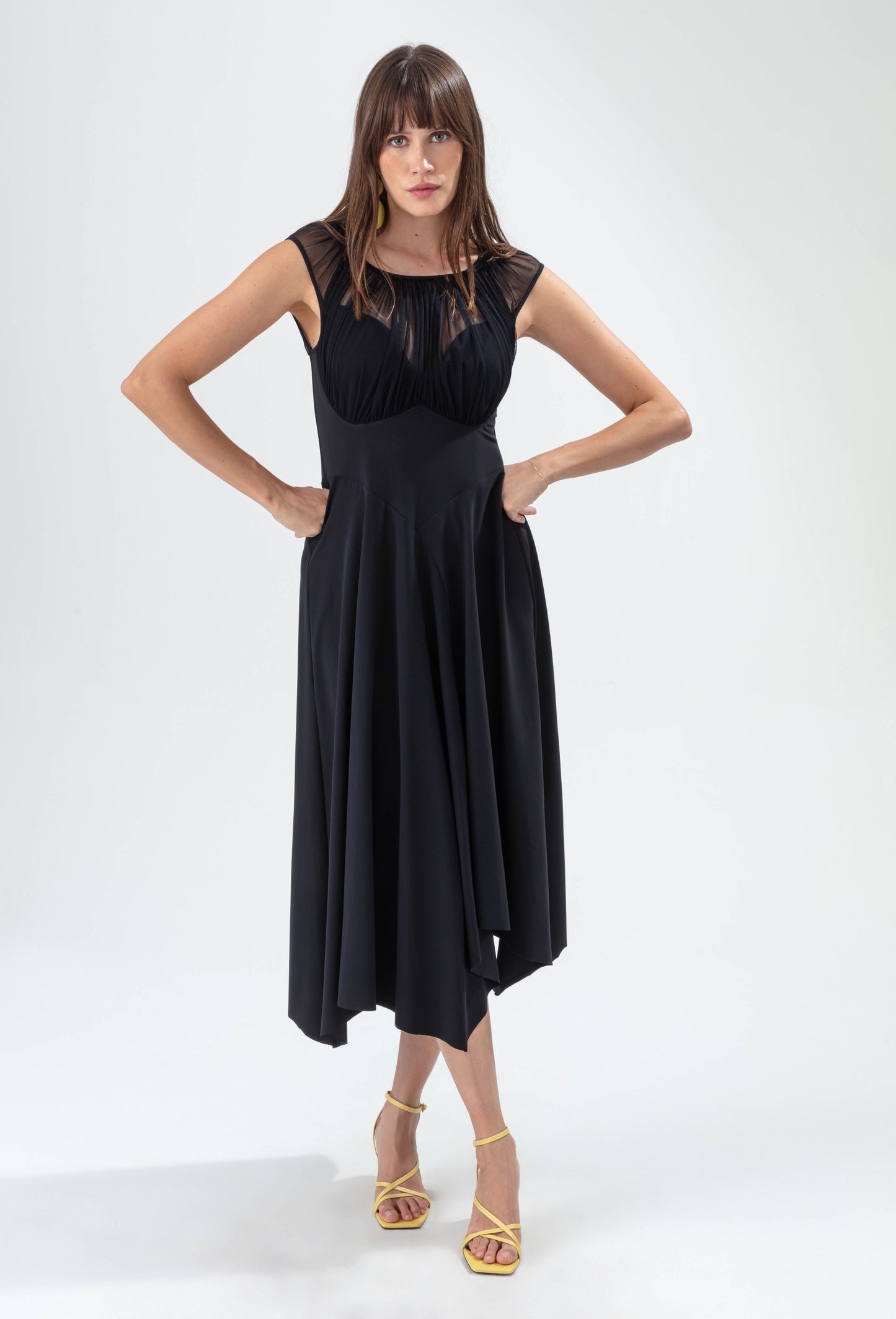 Robe Celeste noire en jersey technique et haut drapé 1