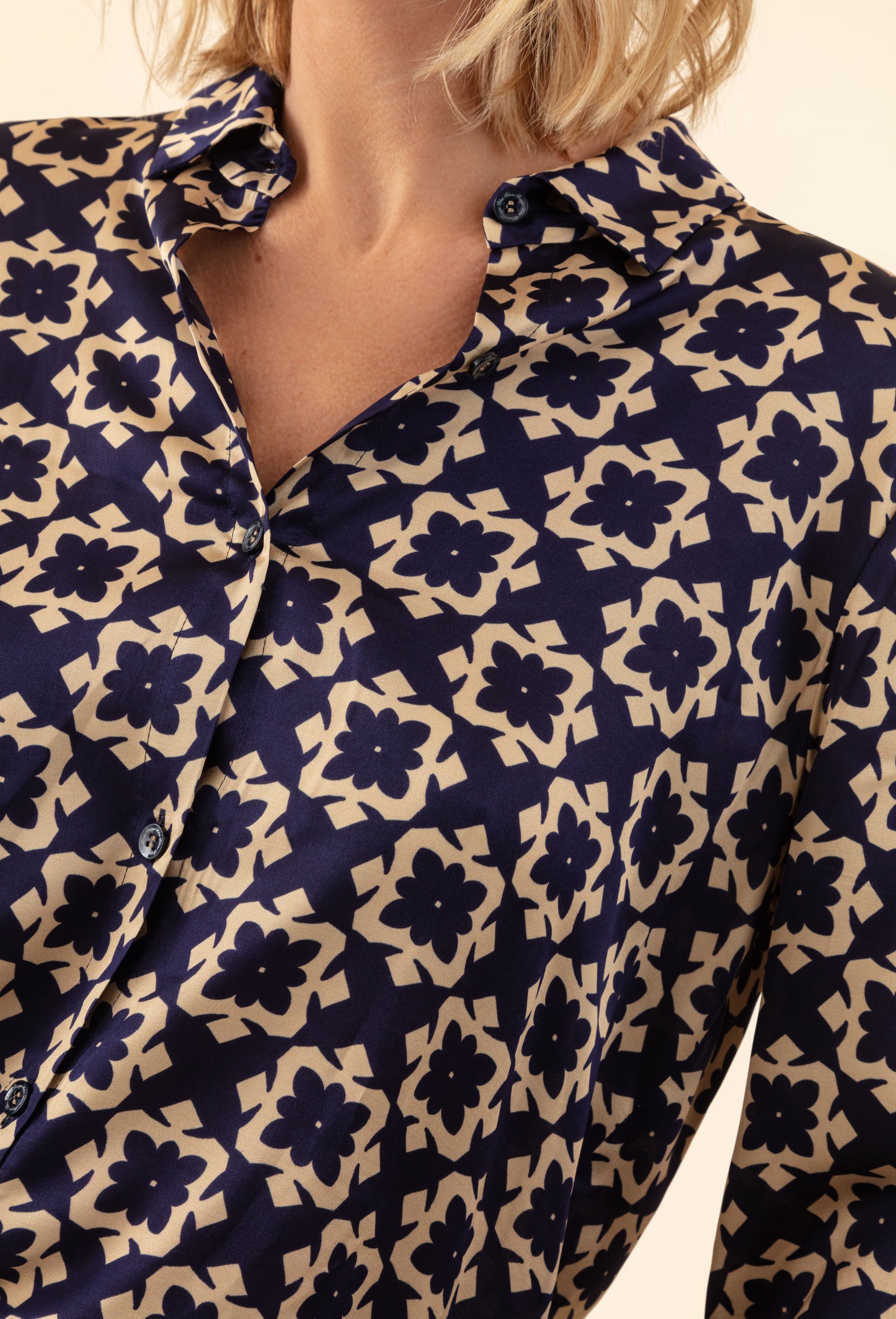 Chemise Jodie satinée imprimé graphique 4