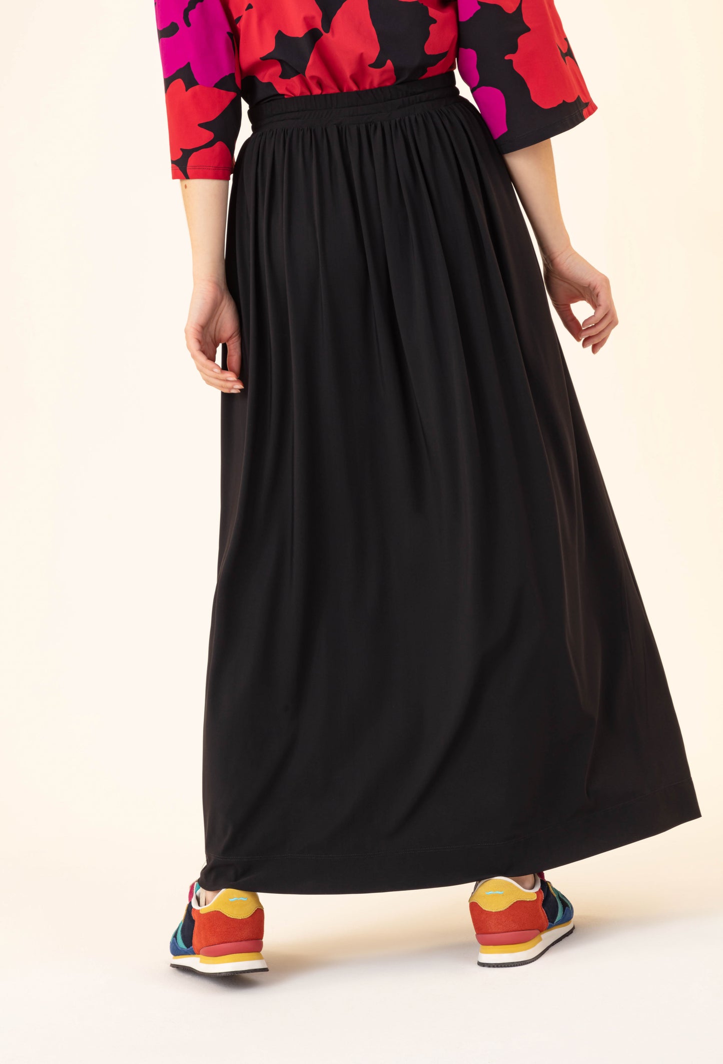 Jupe Siegrid en jersey technique noire 3