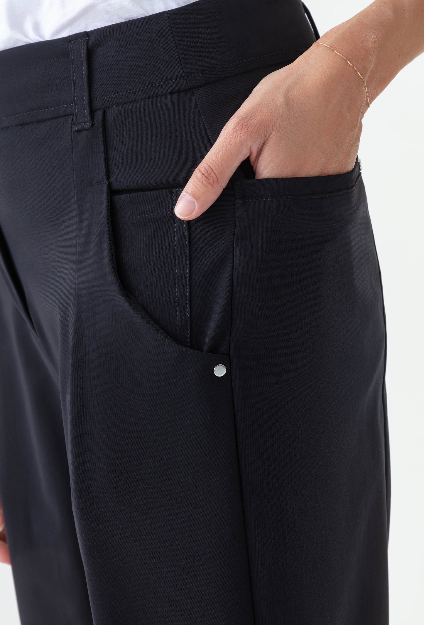 Pantalon Jalia noir en jersey technique 3