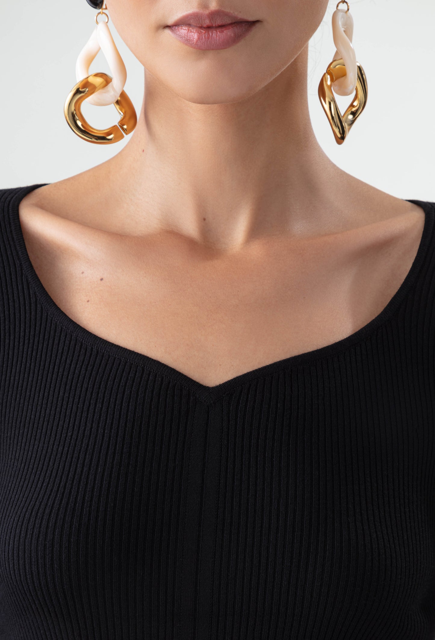 Pull Fusion en maille noir encolure coeur 2