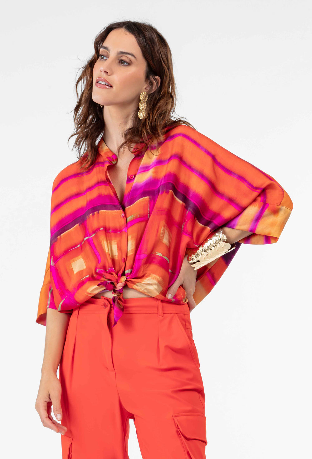 Chemise cubique Elynie en satin imprimé 1
