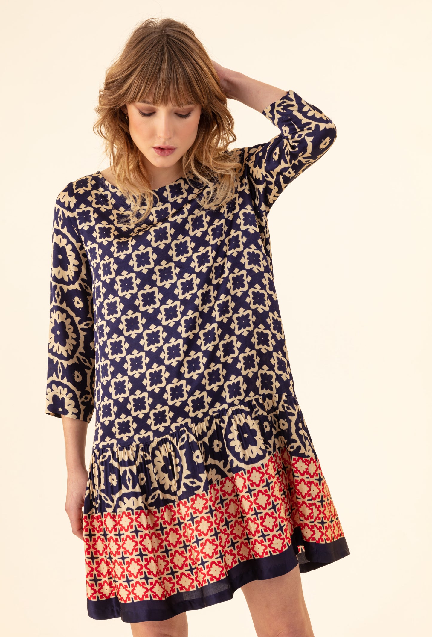 Robe Arol satinée imprimé graphique 1