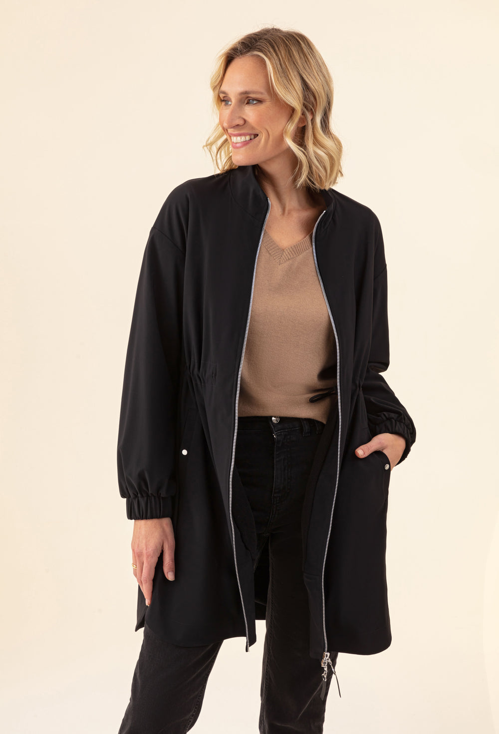Manteau Utica noir en jersey technique 2