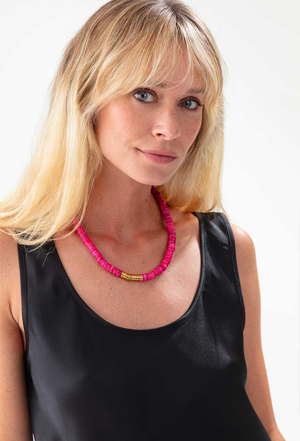 Collier Cauris fushia 1