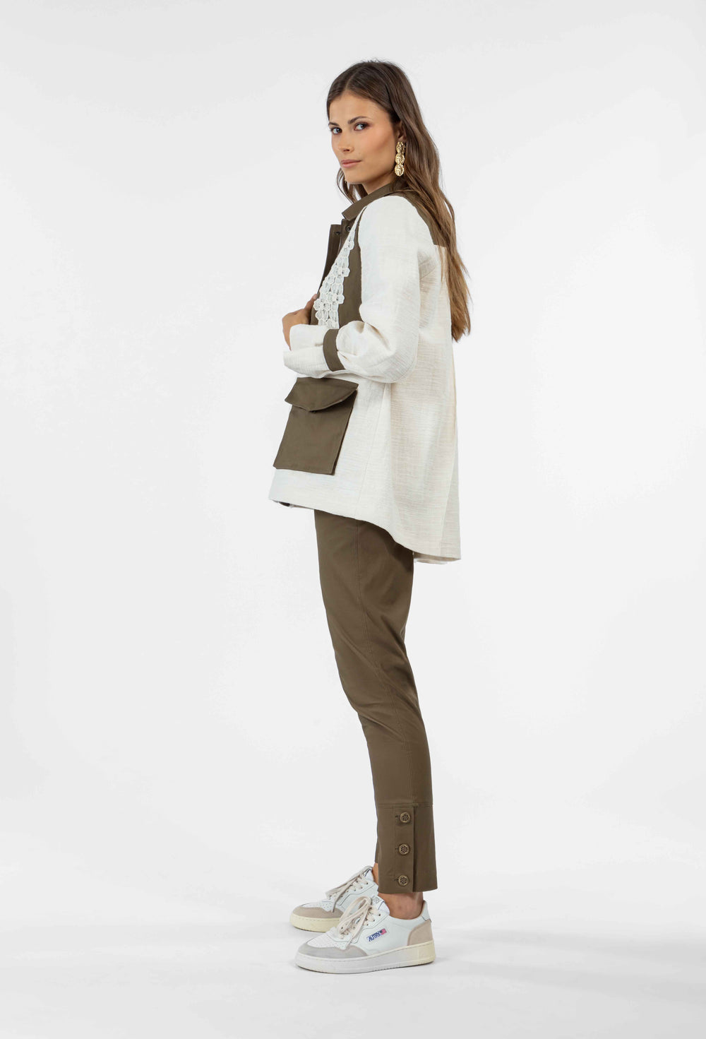 Pantalon carotte Tara en coton kaki 4