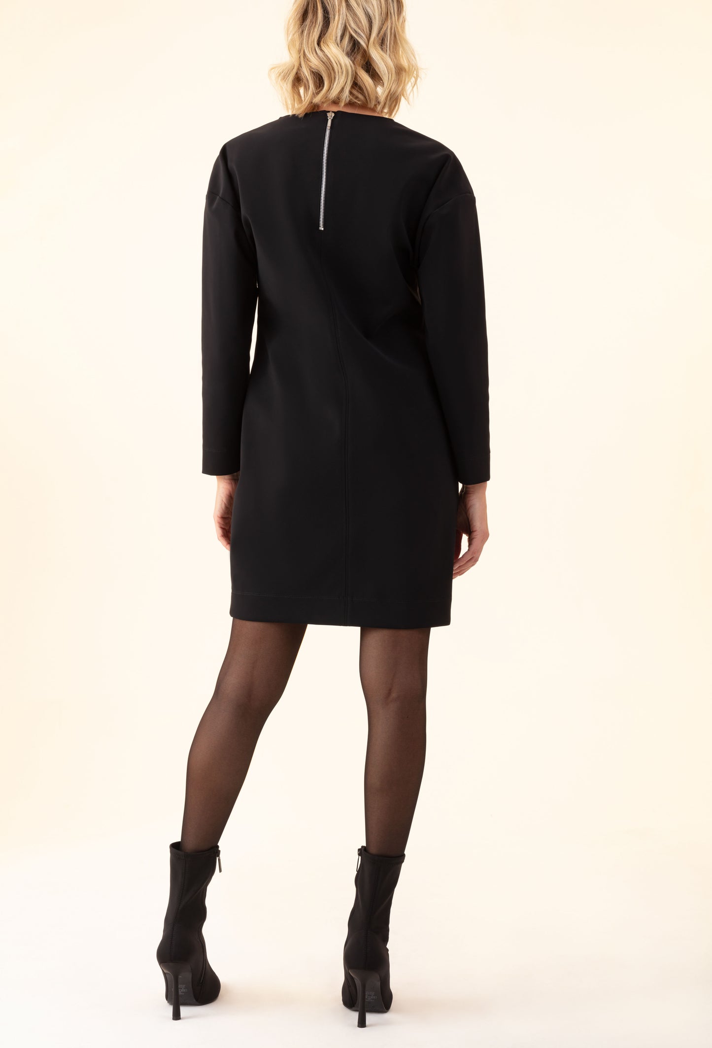 Robe Laetitia noire en jersey technique 2