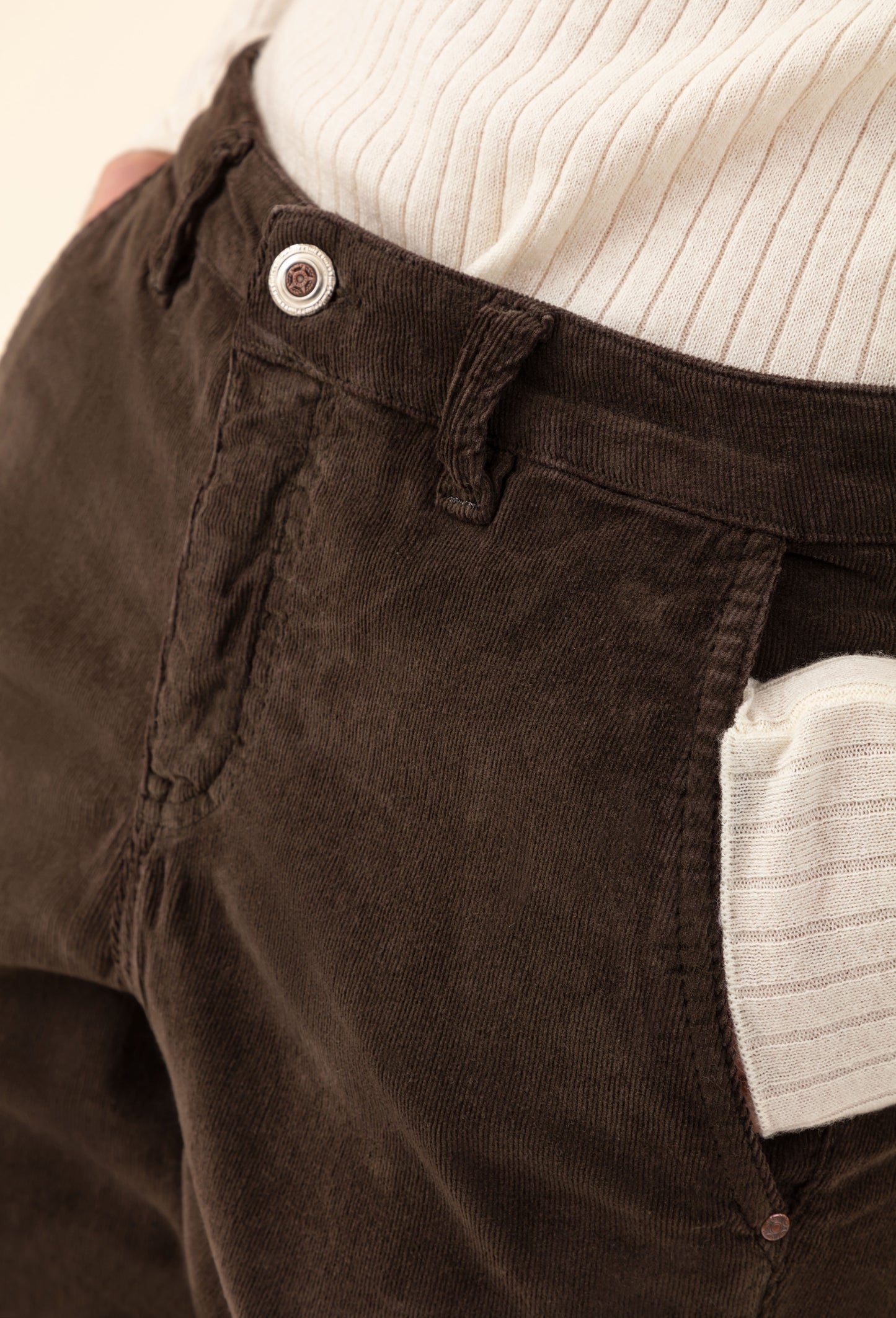 Pantalon Zola en velours côtelé kaki 4