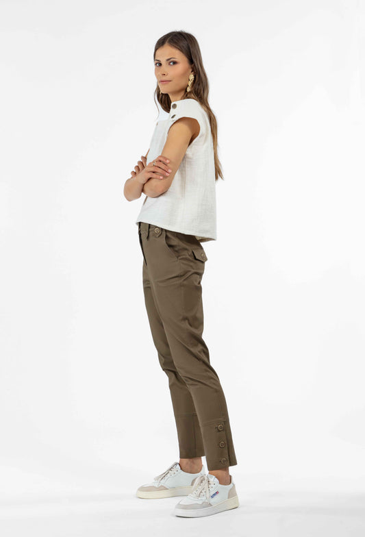 Pantalon carotte Tara en coton kaki 1