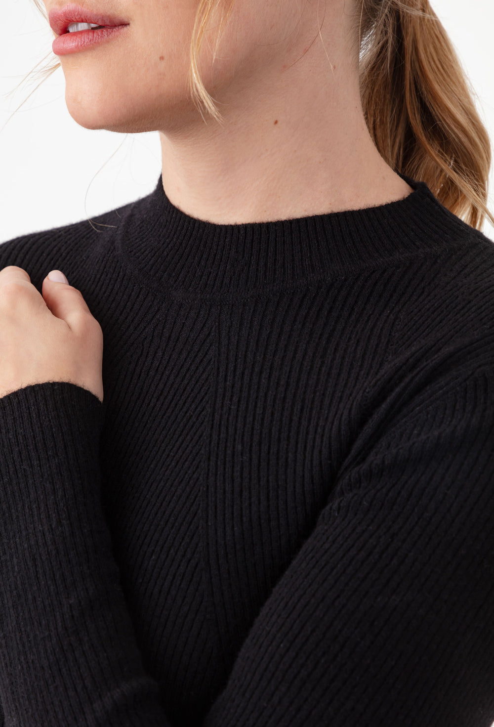 Pull Talitha noir en laine 3