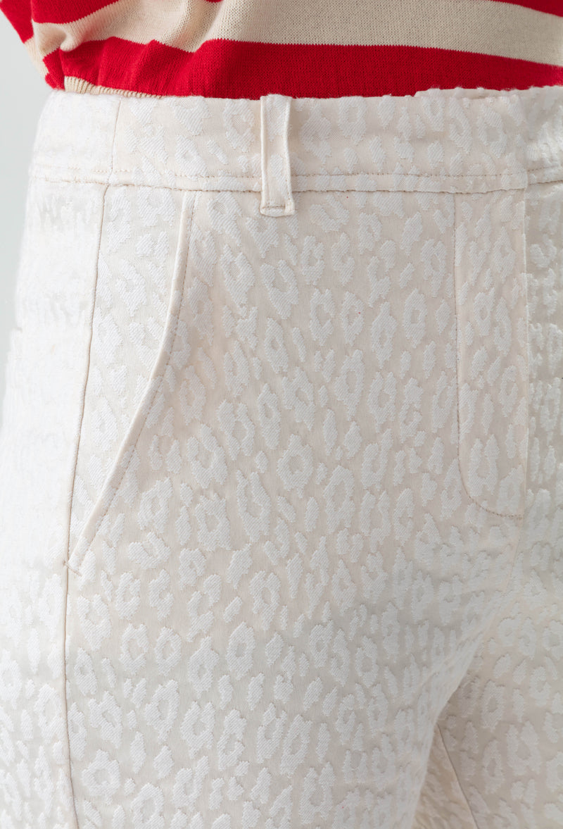 Pantalon Paris coupe cigarette en jacquard léopard écru 2