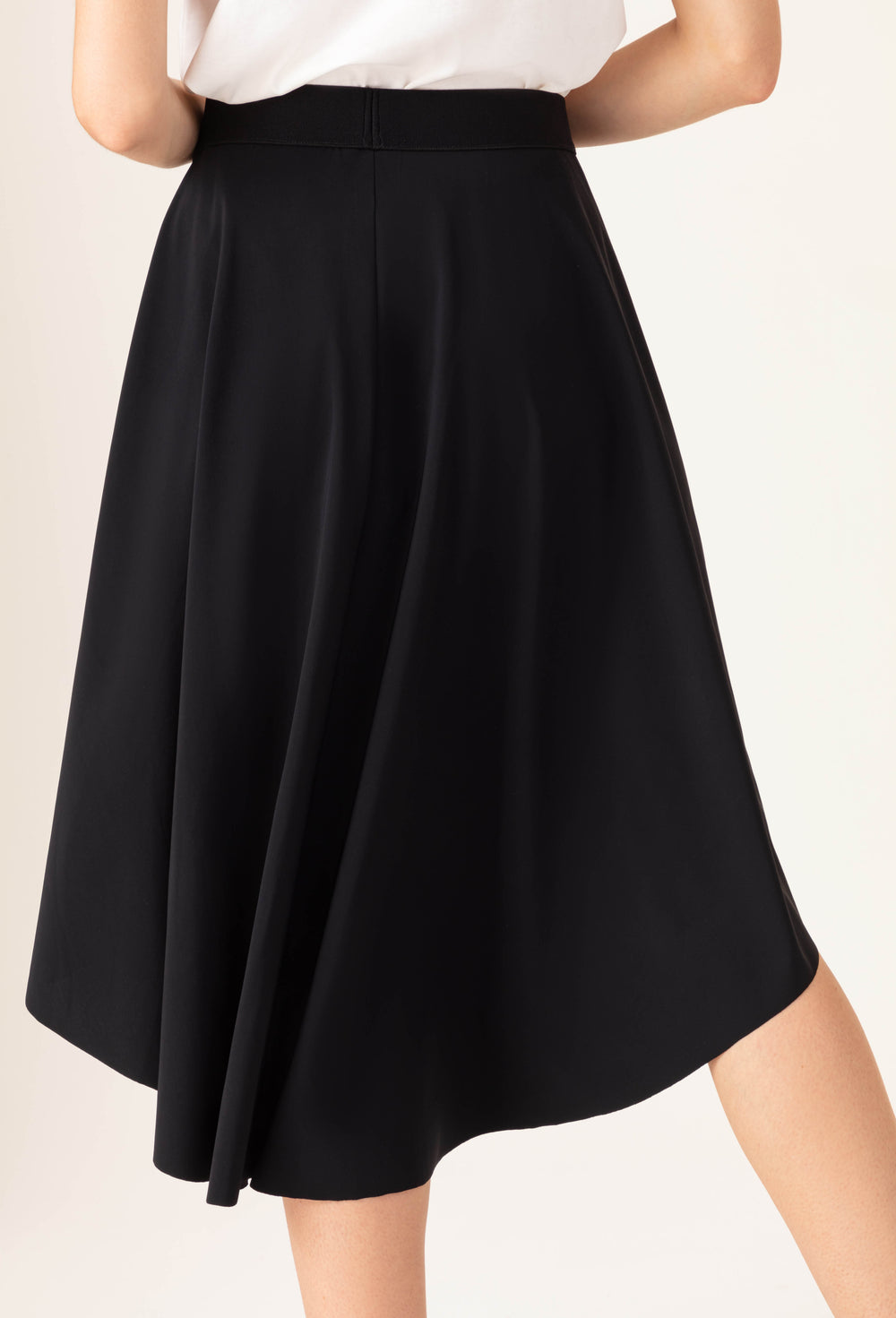 Jupe Letizia noire en jersey technique 3