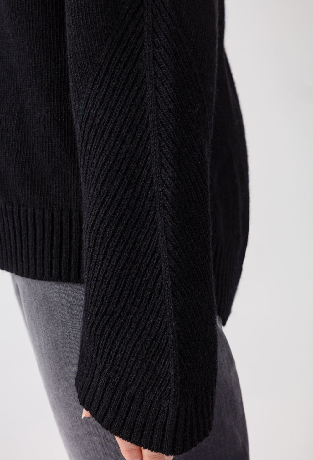 Pull Conrad noir en laine 3