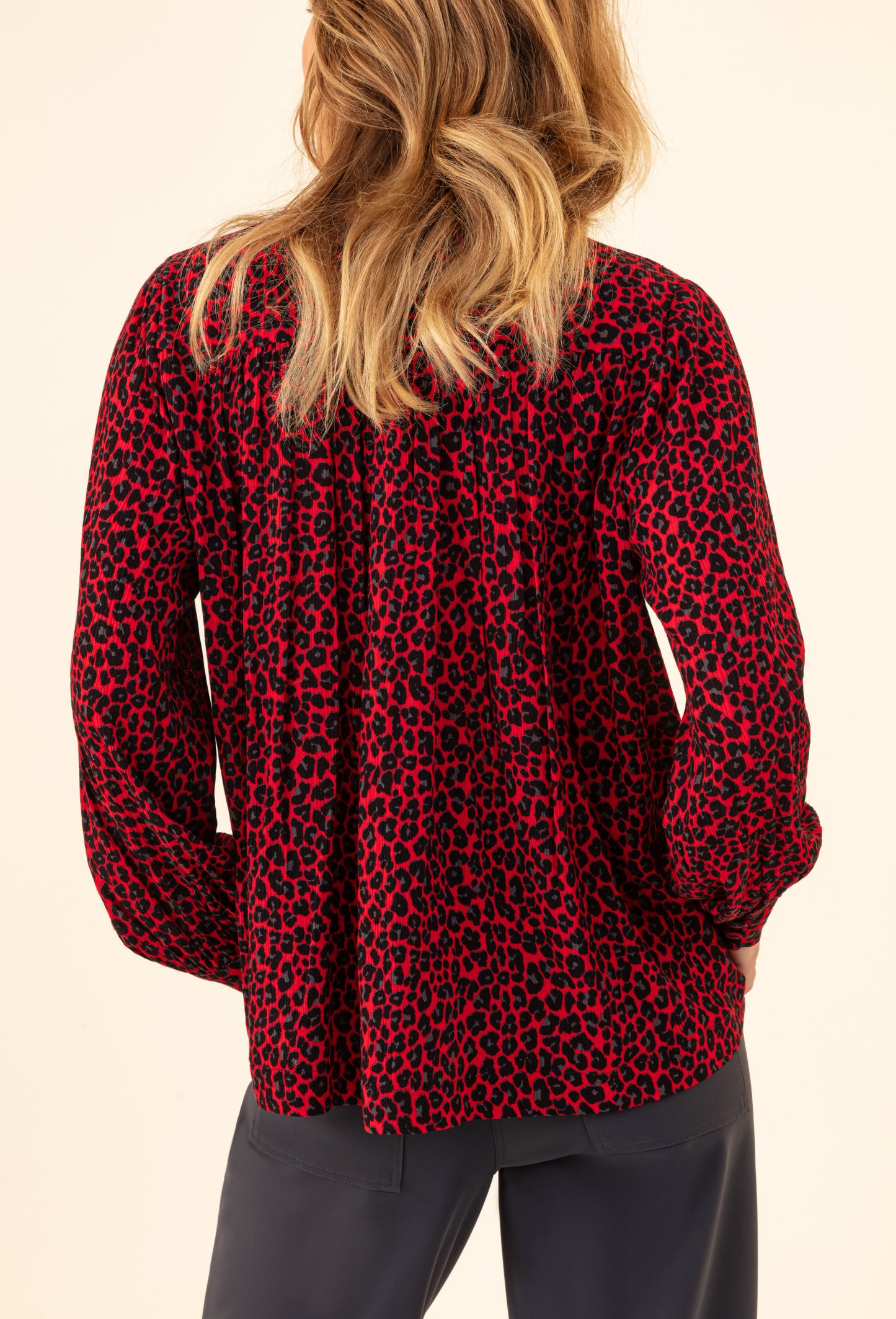 Blouse Ilan imprimé léopard rouge 2