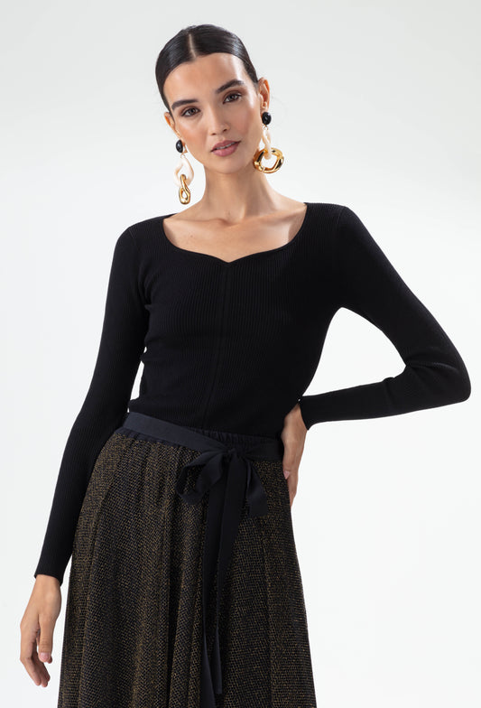 Pull Fusion en maille noir encolure coeur 1