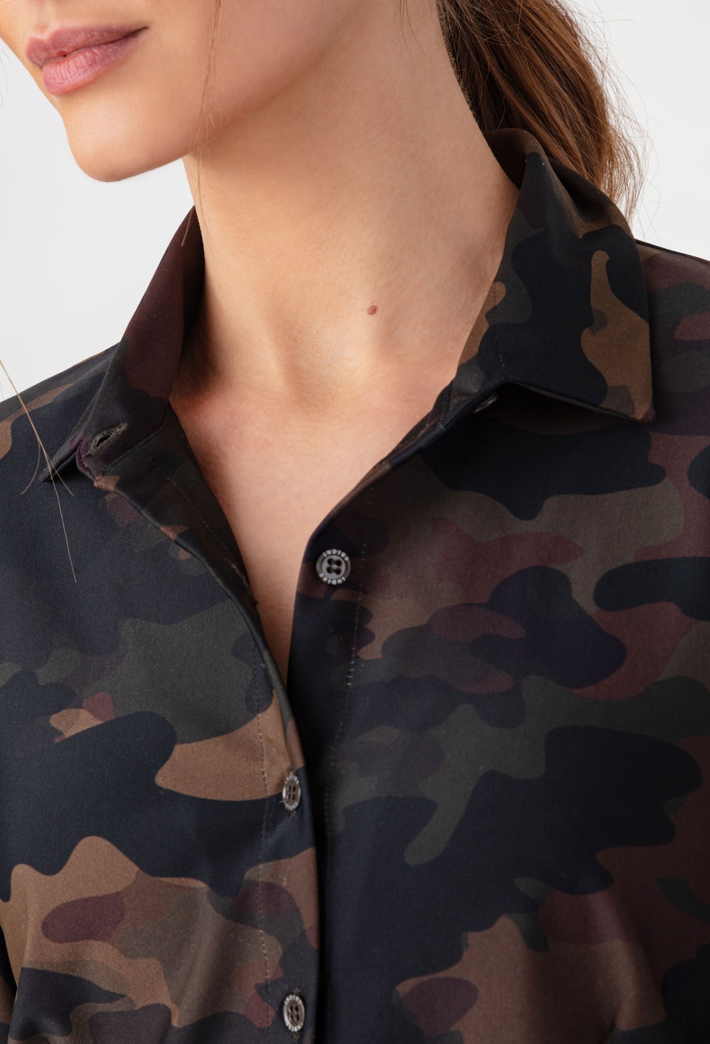 Chemise cintrée Beryl militaire en jersey technique 2
