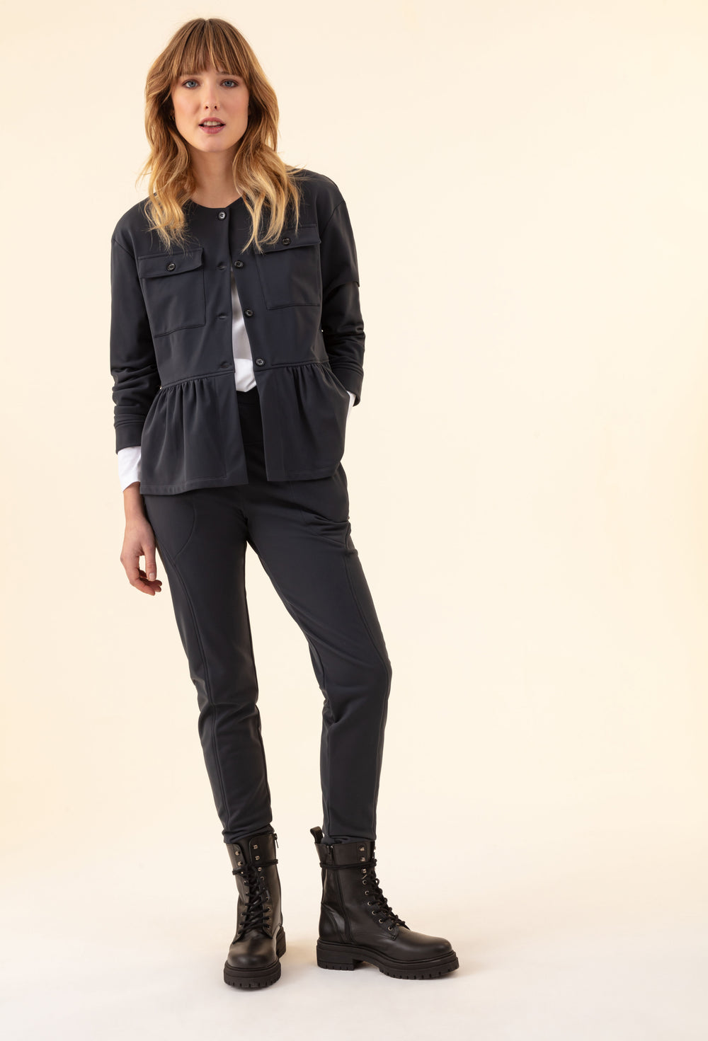 Pantalon Soprano gris en jersey technique gratté 1