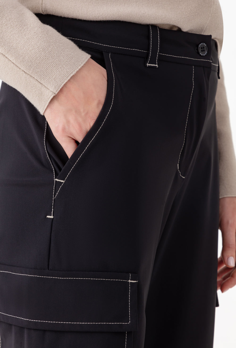 Pantalon cargo Victoire noir en jersey technique 4