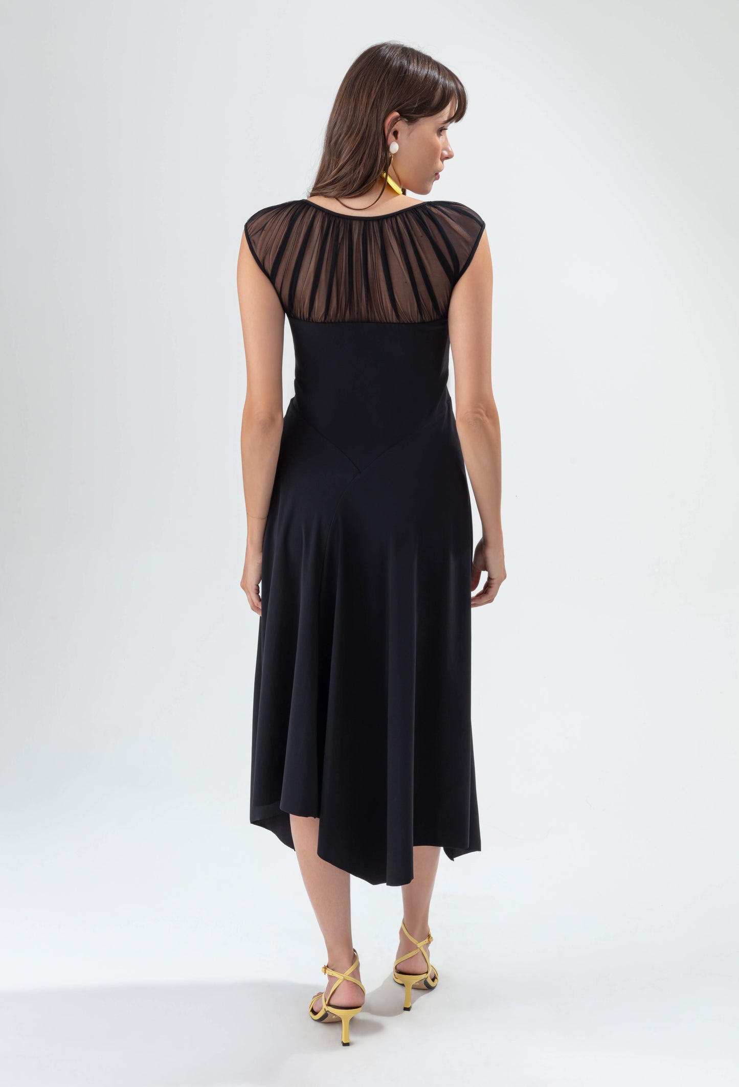 Robe Celeste noire en jersey technique et haut drapé 4
