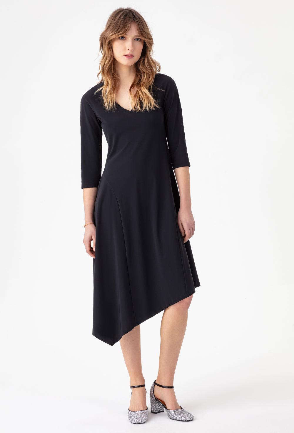 Robe Urielle asymétrique en jersey technique noir 1