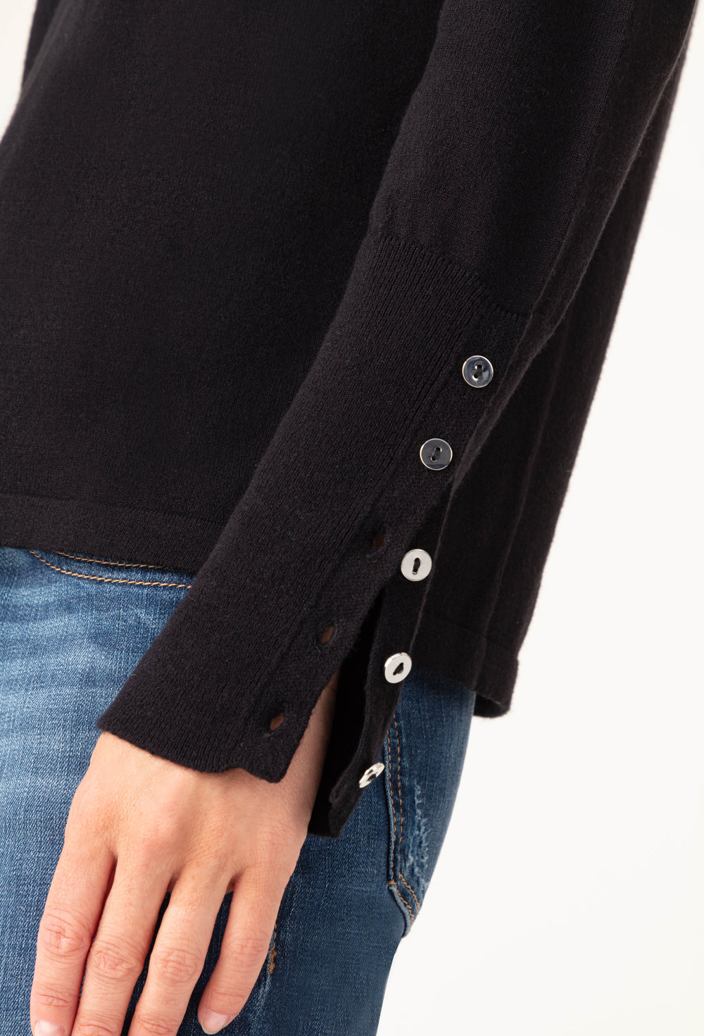 Pull Amel noir en maille fine 3