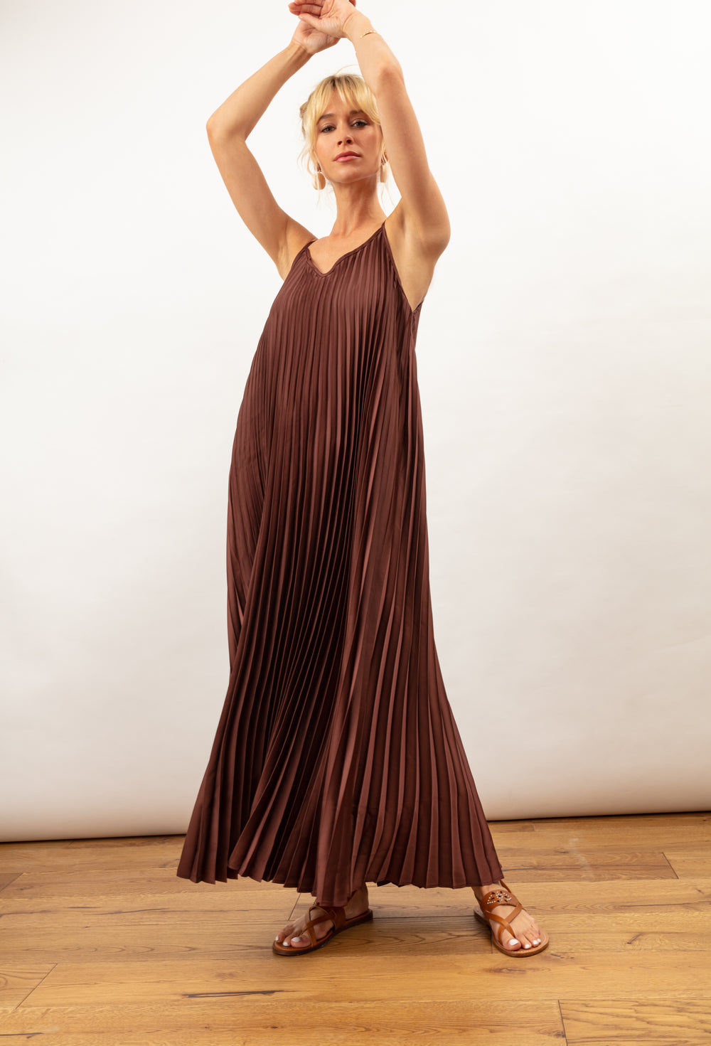 Robe longue plissée Gina choco 1