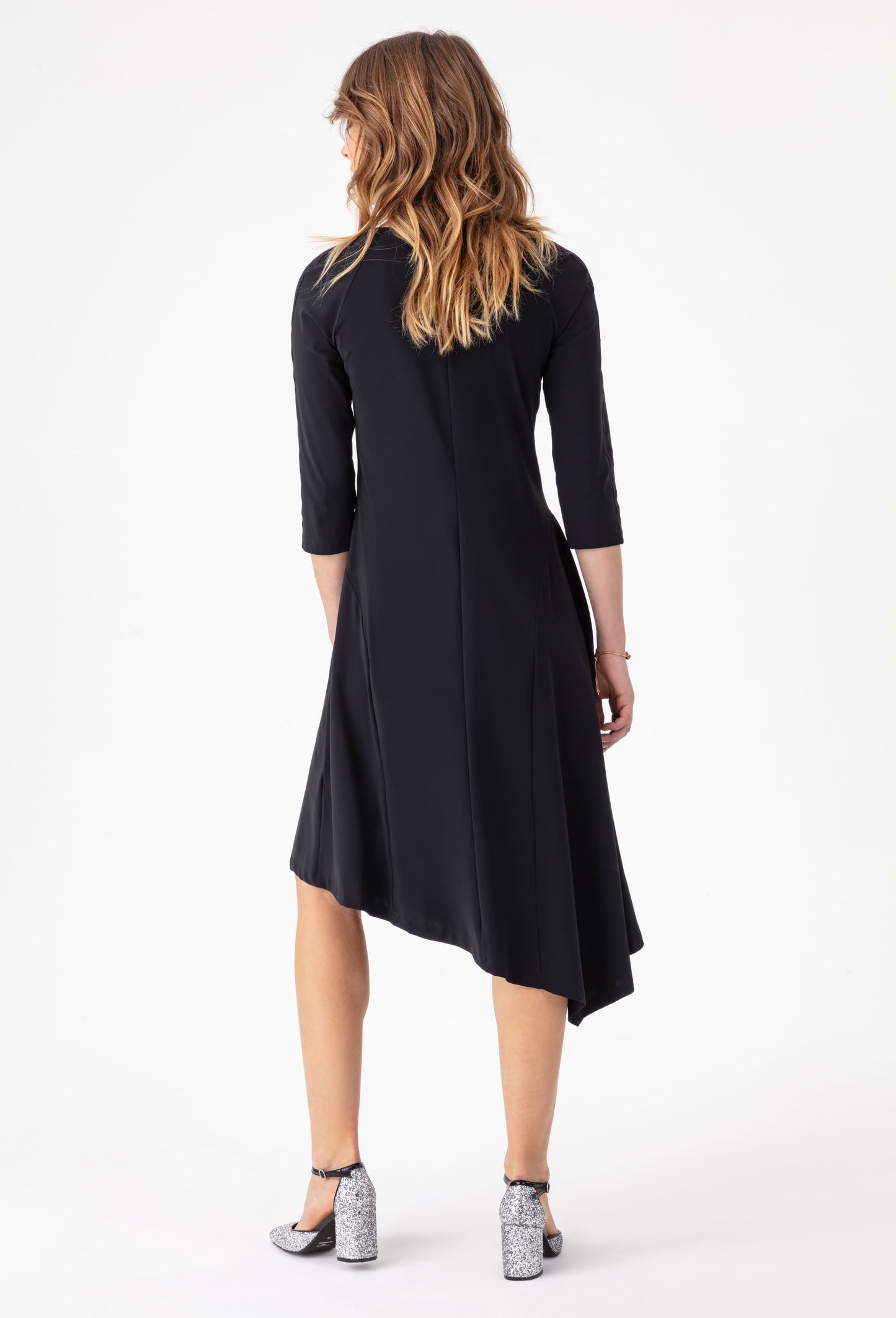 Robe Urielle asymétrique en jersey technique noir 3