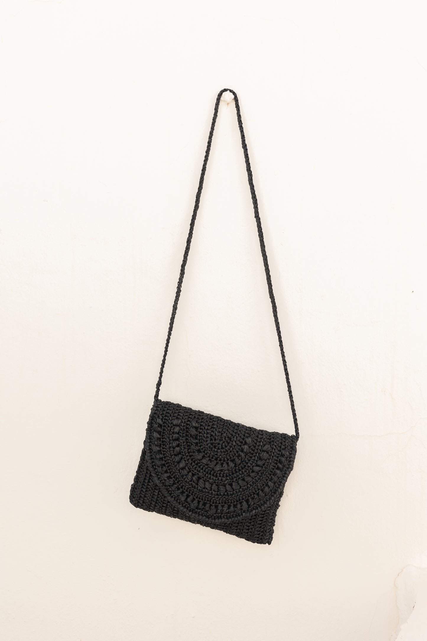 Sac Naxos noir en raphia 2