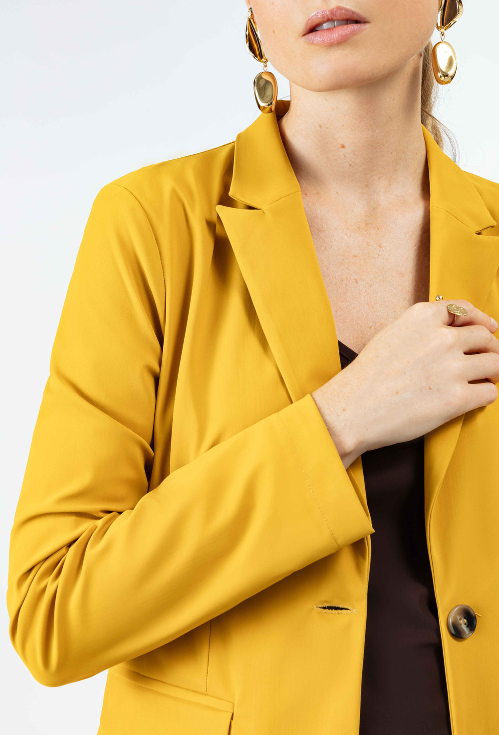 Veste tailleur Salima en jersey technique ocre 2
