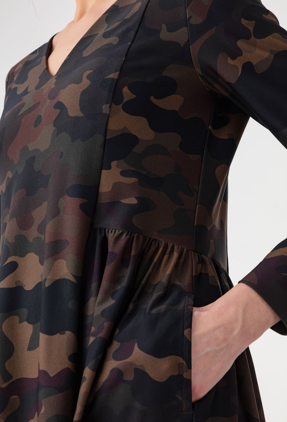 Robe courte Sloane militaire en jersey technique 2