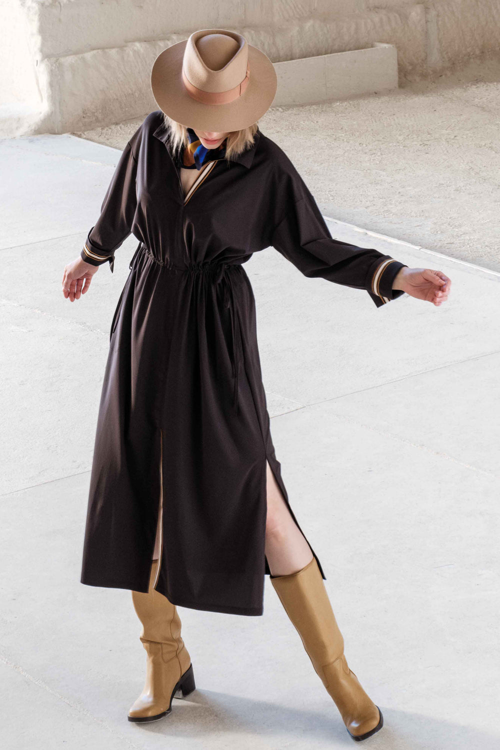 Robe longue Rhea en jersey technique marron 6