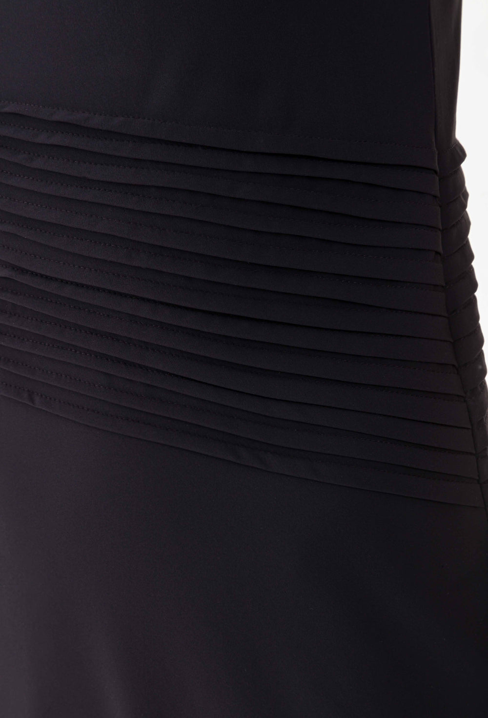 Robe fourreau Alyssa en jersey technique noire 2