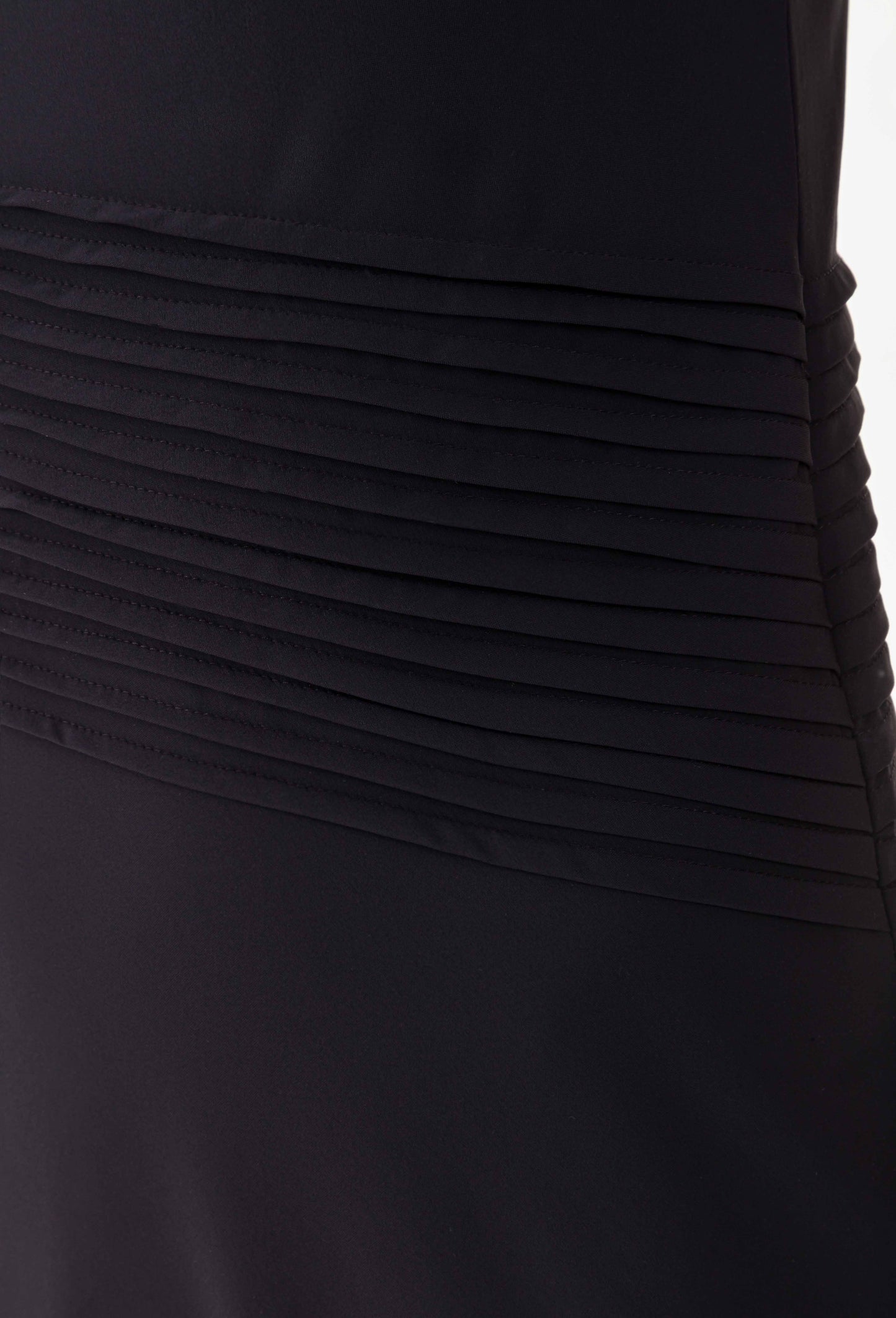 Robe fourreau Alyssa en jersey technique noire 2