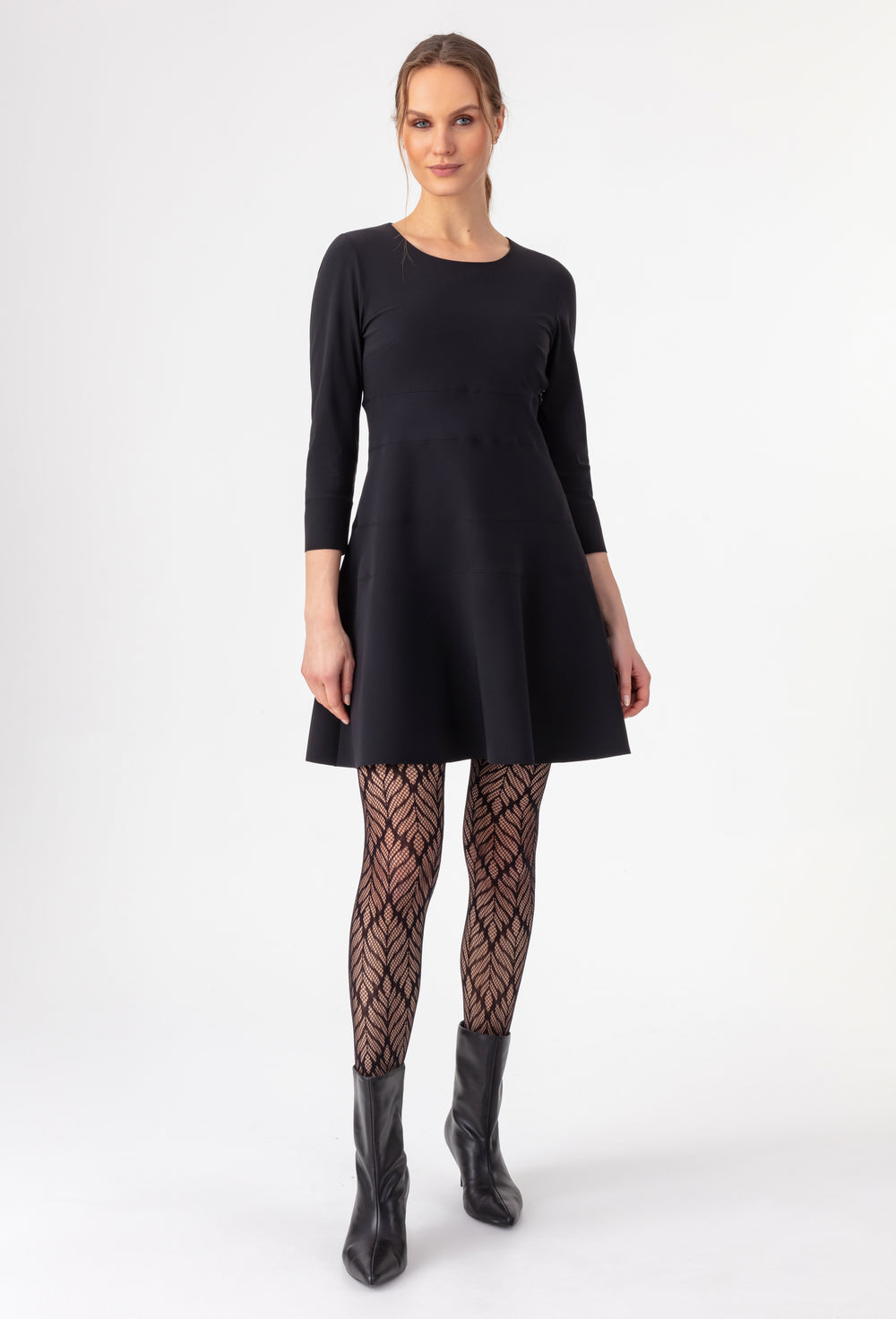 Robe courte Isalie noire en jersey technique 1
