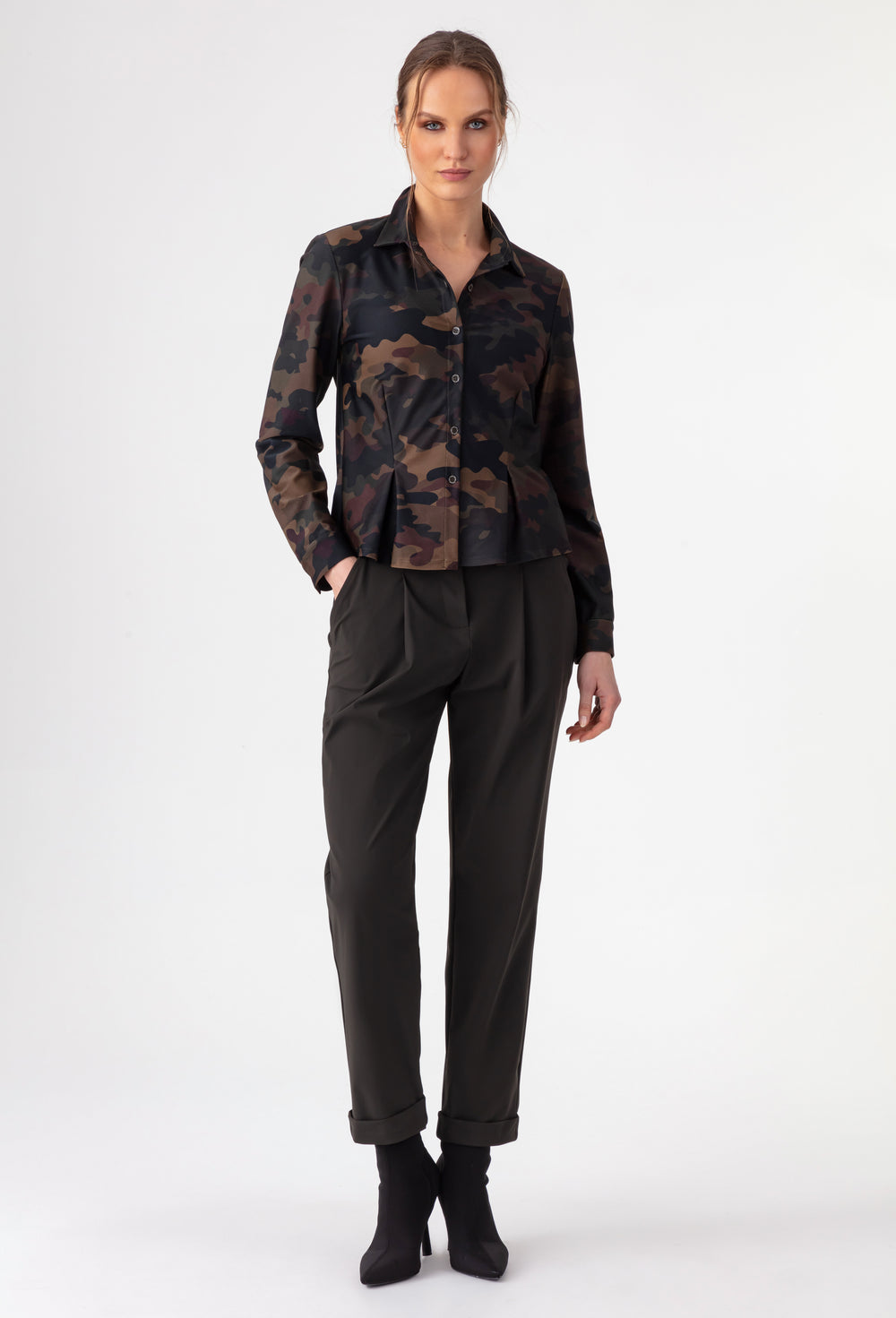 Pantalon droit Helios kaki en jersey technique 1
